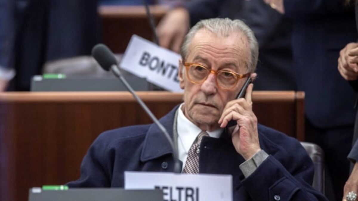 Feltri attacca, Zerosbatti difende e lo querela